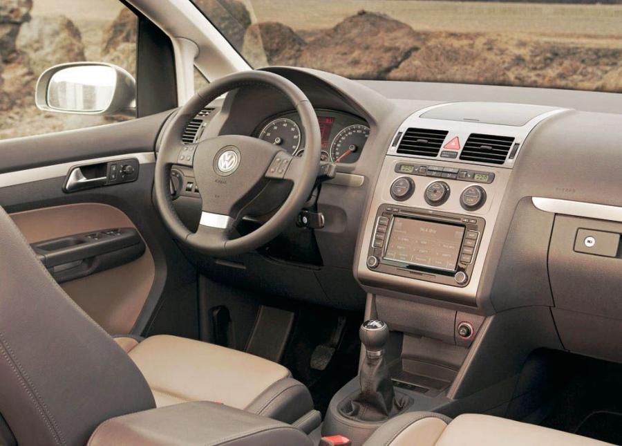  Volkswagen Touran 2007 года  (фото 2 из 74)